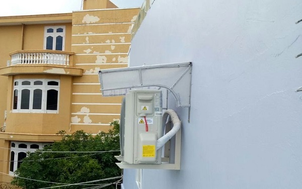 Nên cân nhắc lắp đặt thêm mái che dàn nóng, giúp tăng tuổi thọ cho thiết bị