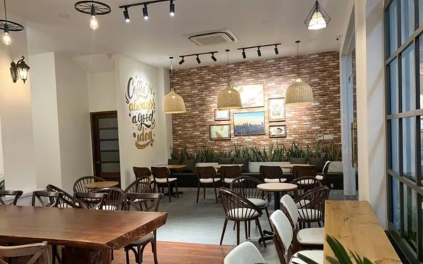 Lắp đặt điều hòa cassette âm trần 24.000 BTU cho không gian quán cafe rộng