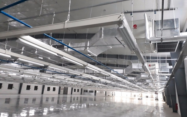 Điều hòa công nghiệp công suất lớn lắp đặt trong nhà xưởng