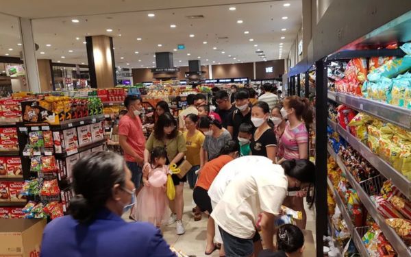 Lưu lượng khách hàng tại siêu thị vào cuối tuần thường rất đông