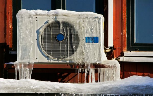 Cục nóng điều hòa bị đóng tuyết