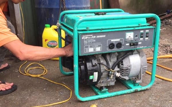 Nên để máy phát điện trên bề mặt bằng phẳng